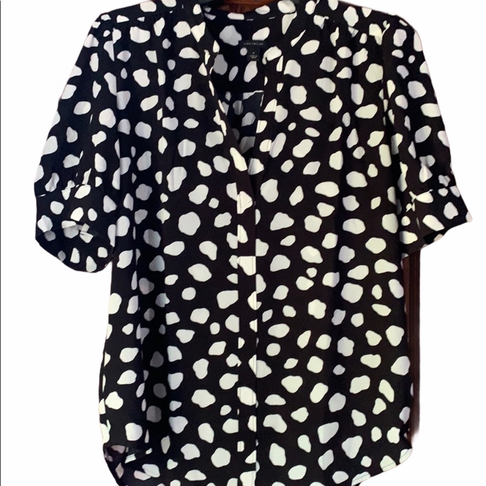 Ann Taylor Black and White Animal Print V-Neck Puff Sleeve Top Size Medium